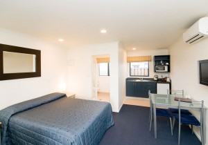 Claremonte Motor Lodge – Motel Unit Additions bedroom